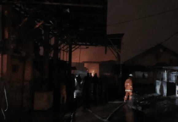 Kebakaran Melanda Pemukiman Padat Penduduk di Cempaka Putih, Jakarta Pusat