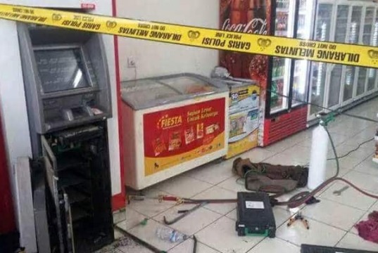 Mesin ATM di Mini Market Srengseng Digondol Maling