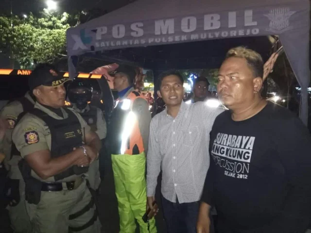 Seniman Jalanan Adu Mulut dengan Satpol PP Surabaya Terkait Pemberhentian Atraksi Musik Angklung
