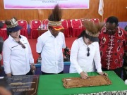 Menko PMK Resmikan Kampung Siaga Bencana dan Kukuhkan TAGANA di Asmat