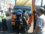 Personel Gabungan Tindak 12 Pelanggar Saat Gelar Giat Rabu Tertib di Kecamatan Kebon Jeruk Personel Gabungan Tindak 12 Pelanggar Saat Gelar Giat Rabu Tertib di Kecamatan Kebon Jeruk