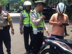 Tiga Pilar di Kembangan Bersatu Gelar Operasi Parkir Liar di Pinggir Jalan Tiga Pilar di Kembangan Bersatu Gelar Operasi Parkir Liar di Pinggir Jalan