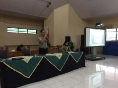 Polisi dan Pegawai Puskesmas Kembangan Bina Pelajar Sekolah dari Bahaya Narkoba