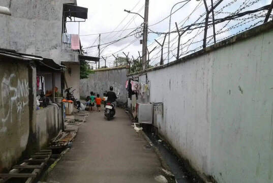 Warga Rt 05 Semanan Keluhkan Bau Polusi Udara