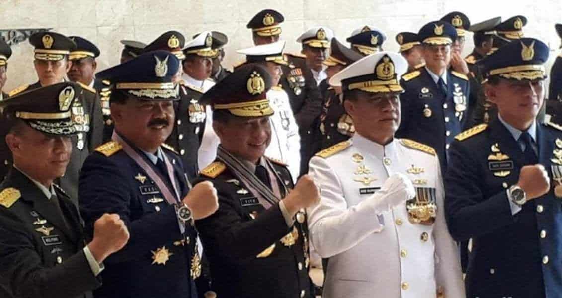 Kapolri dan Panglima TNI Dianugerahi Kartika Eka Paksi Utama