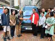 Ketika Presiden Jokowi Tandatangani Mobil Berplat 'JOKOWI' di Selandia Baru