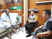Wakapolresta Pekanbaru Mengunjungi Ustadz Dasman Yahya di Rumah Sakit Wakapolresta Pekanbaru Mengunjungi Ustadz Dasman Yahya di Rumah Sakit