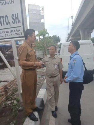 Petugas Selamatkan Seorang Lansia Telantar di Kolong Tol Mengaku Veteran Perang