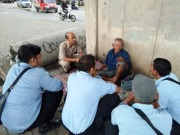 Petugas Selamatkan Seorang Lansia Telantar di Kolong Tol Mengaku Veteran Perang