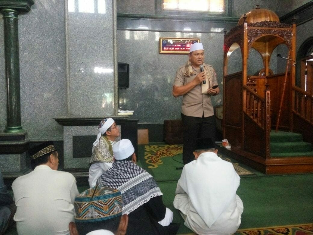 Ini Pesan Kapolres Jakarta Barat Shalat Berjamaah di Masjid Jami' Al falah