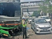 Rem Blong, Bus Seruduk Mobil dan Motor di Palmerah