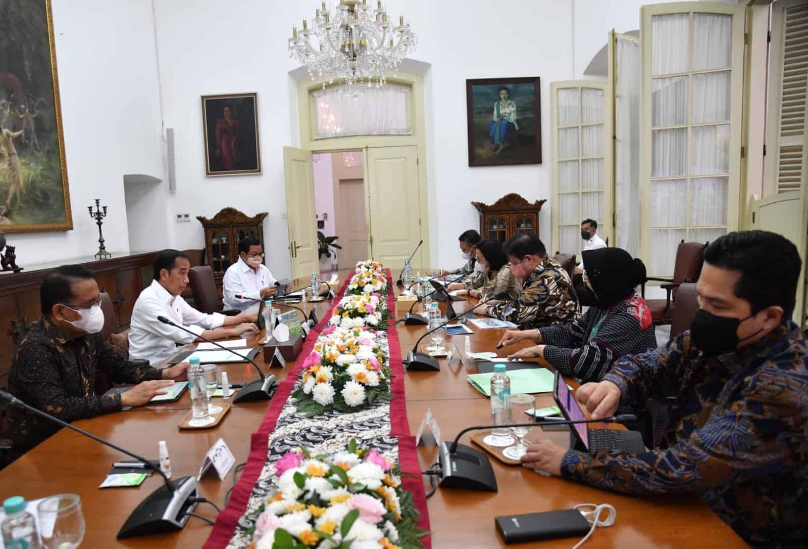 Jokowi Kumpulkan Menteri Bidang Ekonomi Setelah Kunjungan Luar Negeri