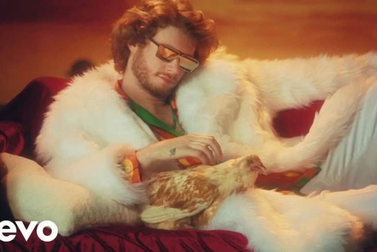 Lirik Lagu Betty (Get Money) dan Terjemahan - Yung Gravy